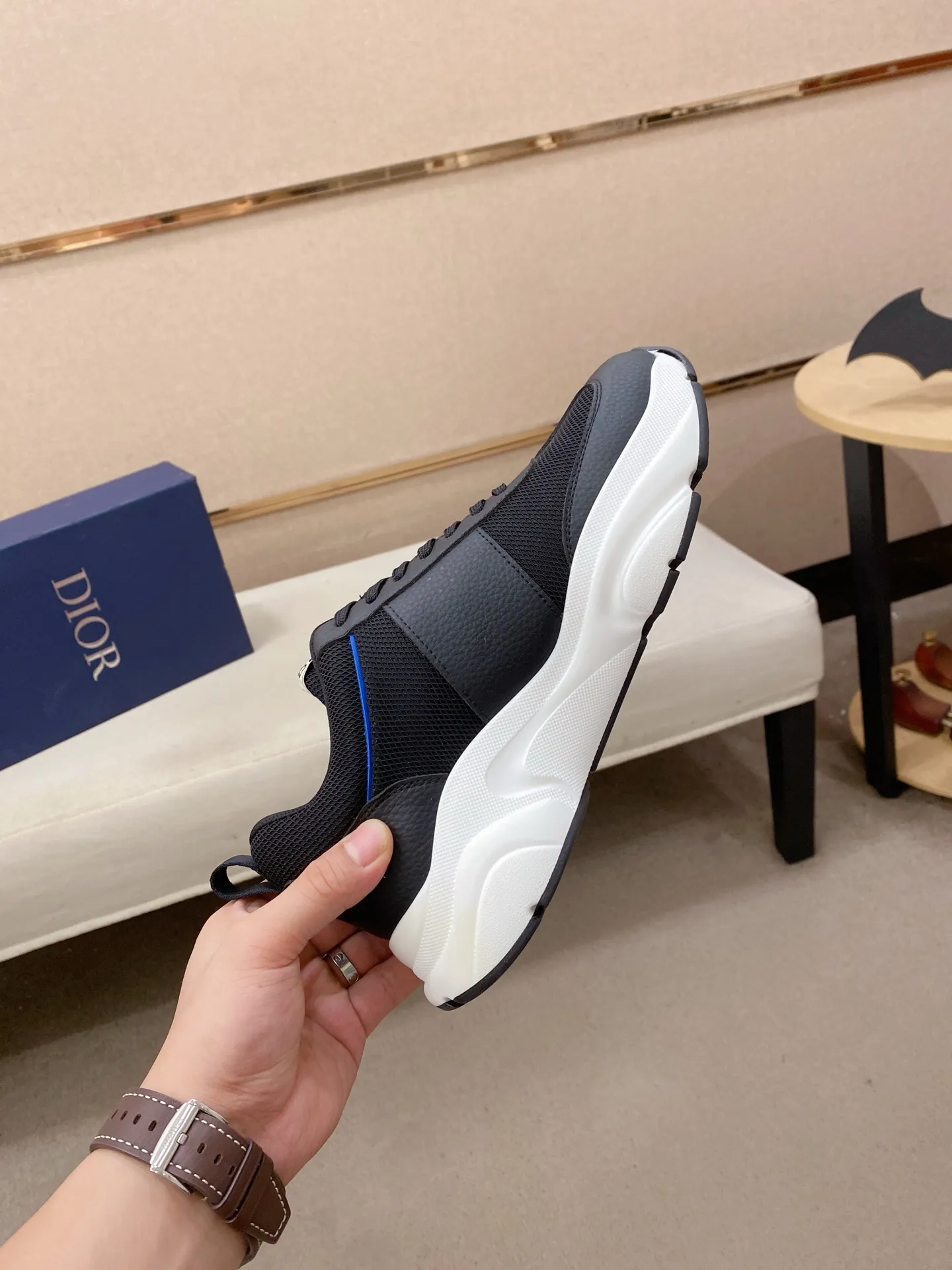 Men's shoes💰 462💰🇮🇹🇮🇹Dior d The new model is on sale at the same time at the counter. The upper 🇮🇹 is imported Italian first-layer cowhide, and the lining is fully imported sheepskin 💪💪. It is a complete 1⃣️ to 1⃣️ replica 🇮🇹💪💪, ⚠ Sole: The original sole is specially provided by the original factory. The exclusive movable molded sole is super comfortable. ⚠Original factory single goods, 🔍🔍high quality, you can enter and leave the counter at will, welcome to compare⚠. Code number: 38-44. Can be customized 45-46.
